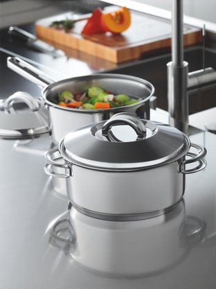 Caçarola Tramontina Solar Rasa em Aço Inox Fundo Triplo com Tampa e Alças 24 cm 4,7 L