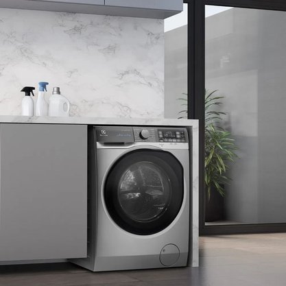 Lava e Seca 11kg/7kg Ultimate Electrolux Prata Ultimate Care Com Wi-fi e Água quente/Vapor  LSW11