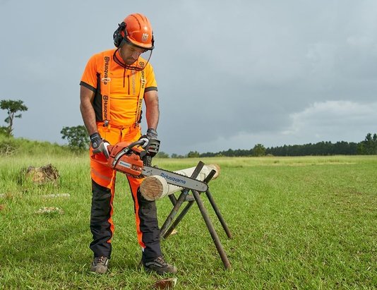 Motosserra a Gasolina 353 com Sabre de 18 Pol. Husqvarna